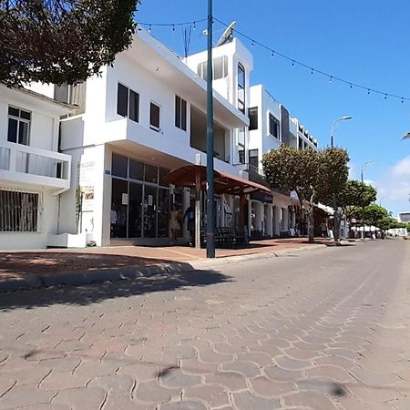 Historico Hostal Elizabeth Puerto Ayora  Exterior photo